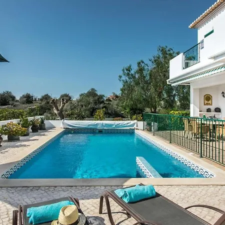 Alcantarilha Villa *